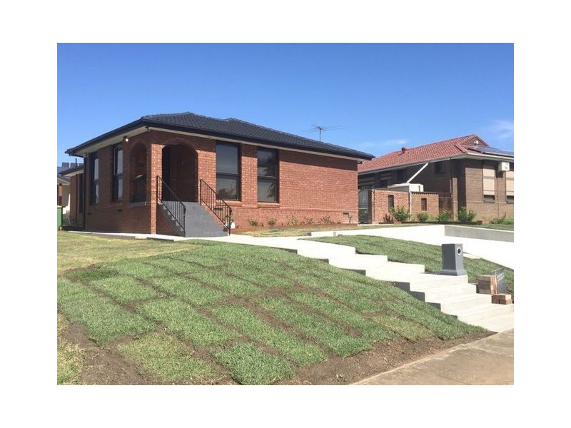 2 Lachlan Street, Bossley Park NSW 2176