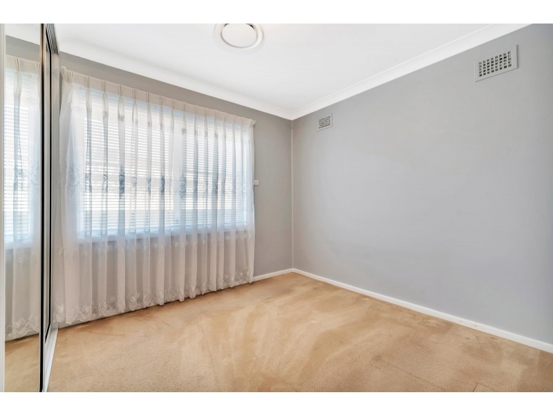 15 Corona Road, Fairfield West NSW 2165