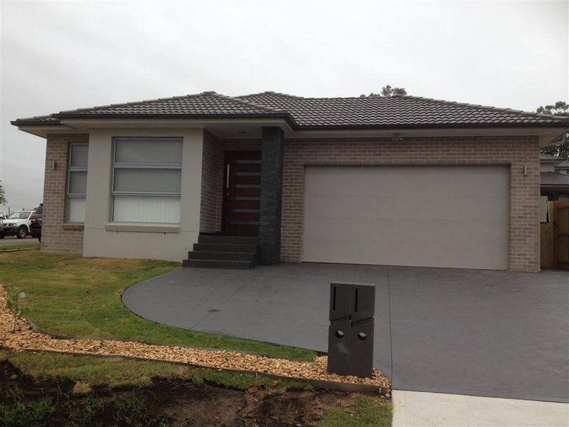 2 Lores Street, Middleton Grange NSW 2171