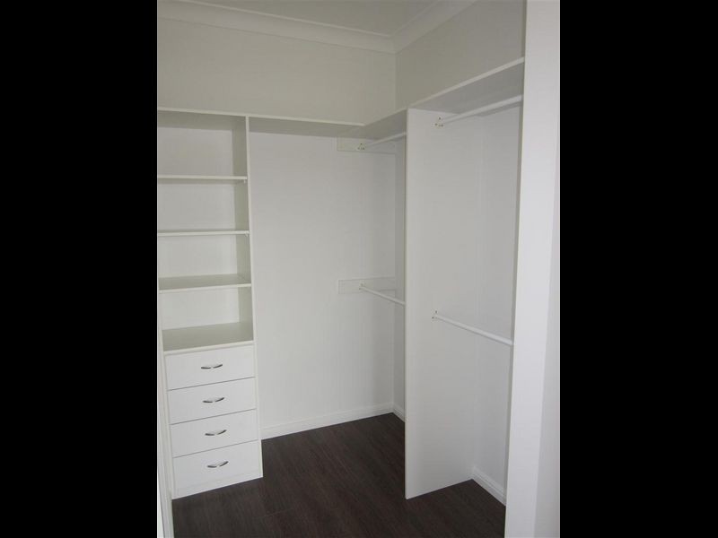 2 Lores Street, Middleton Grange NSW 2171