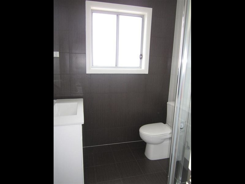 2 Lores Street, Middleton Grange NSW 2171