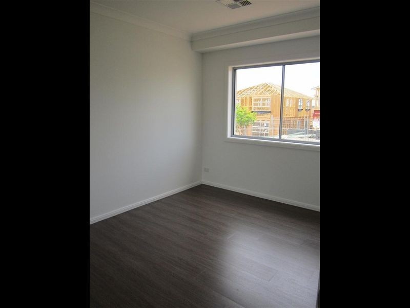 2 Lores Street, Middleton Grange NSW 2171