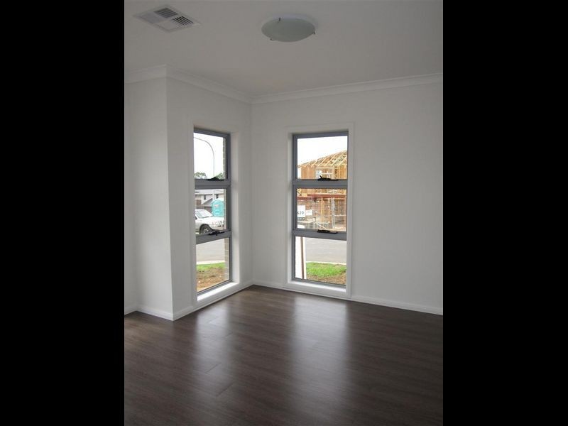 2 Lores Street,, Middleton Grange NSW 2171