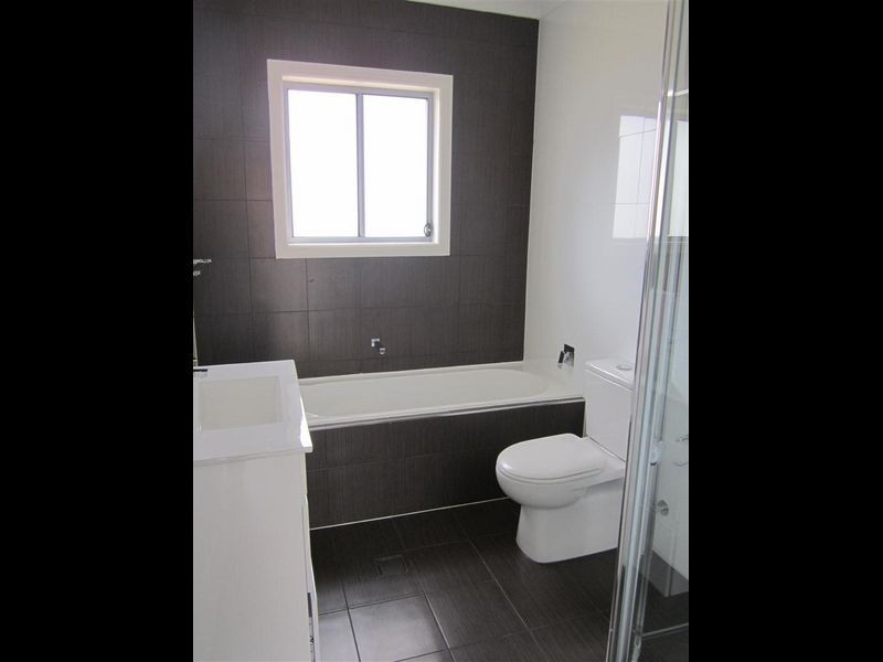 2 Lores Street,, Middleton Grange NSW 2171