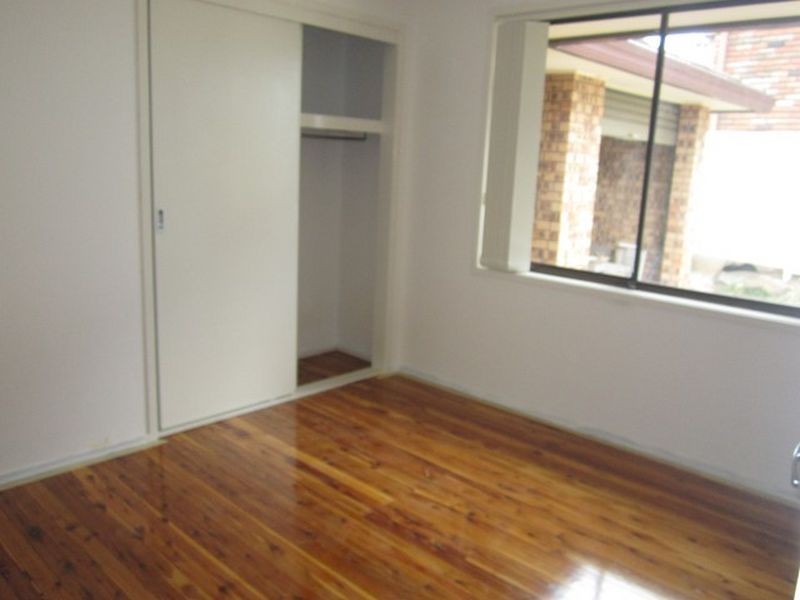 8 Manna Place, Bossley Park NSW 2176