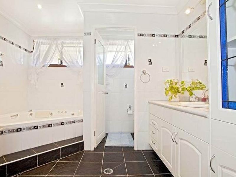 20 Elouera Crescent, Moorebank NSW 2170