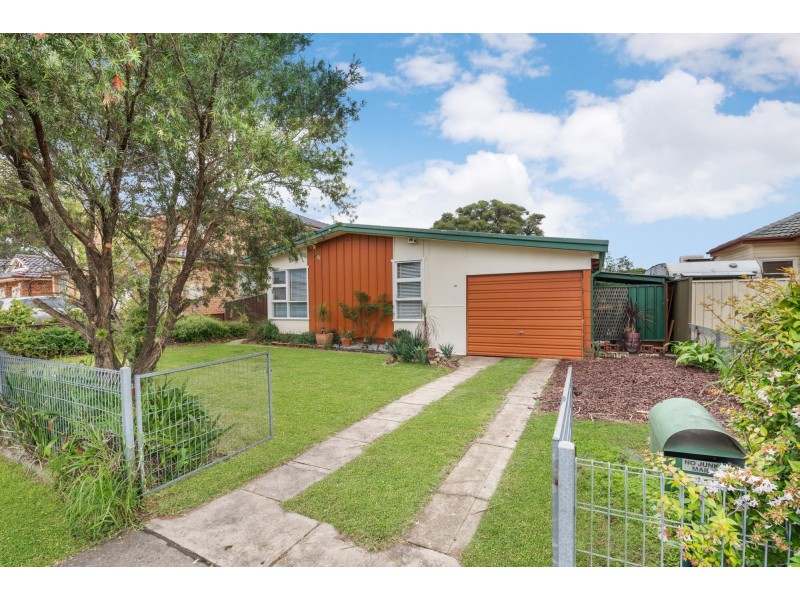 33 Chadwick Crescent, Fairfield West NSW 2165