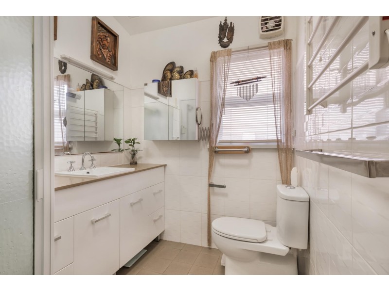 33 Chadwick Crescent, Fairfield West NSW 2165