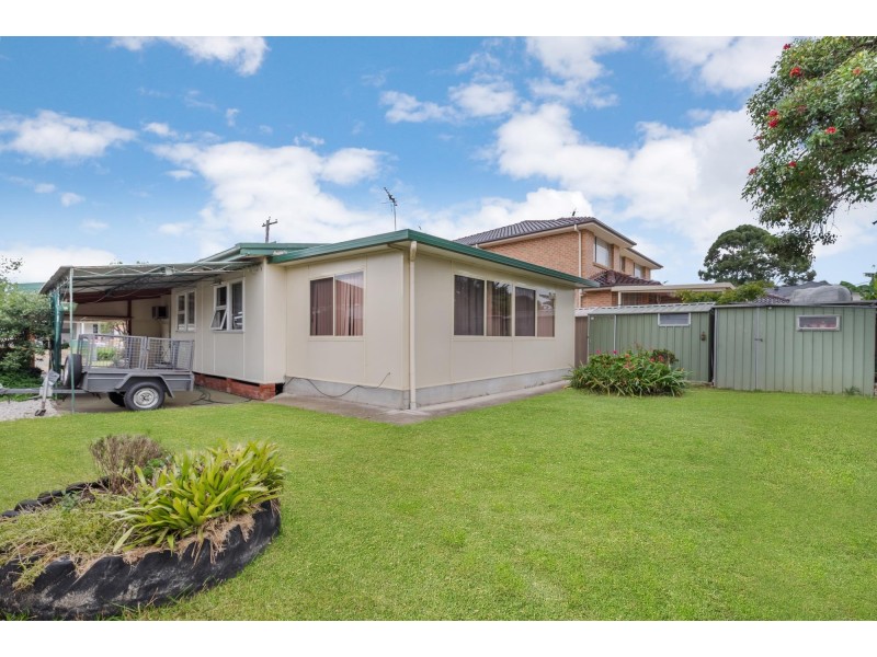 33 Chadwick Crescent, Fairfield West NSW 2165