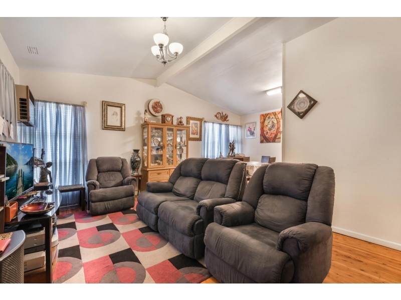 33 Chadwick Crescent, Fairfield West NSW 2165