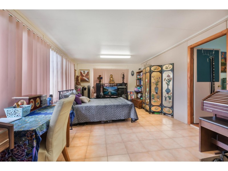 33 Chadwick Crescent, Fairfield West NSW 2165