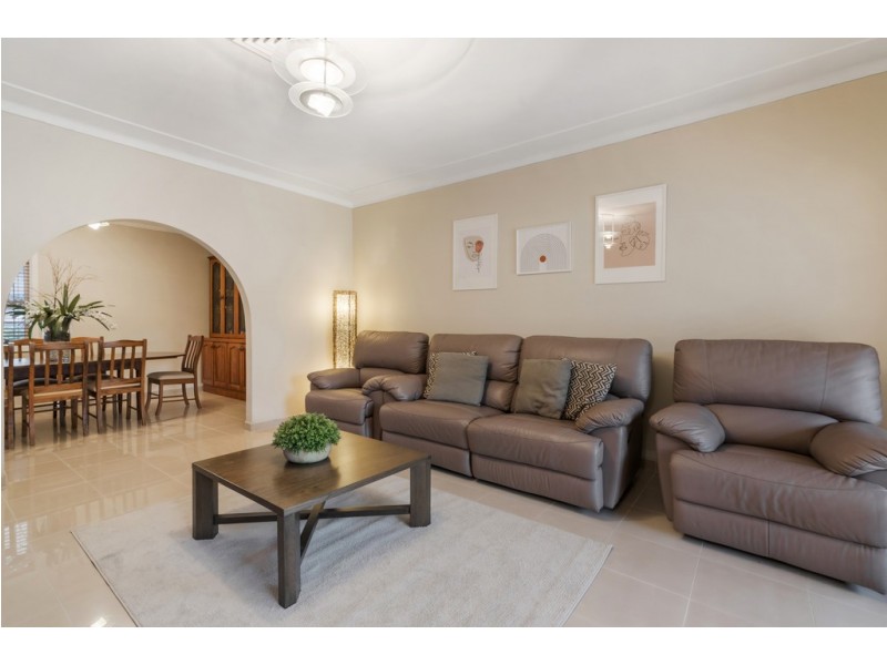 9 Dalmatia Street, Carramar NSW 2163