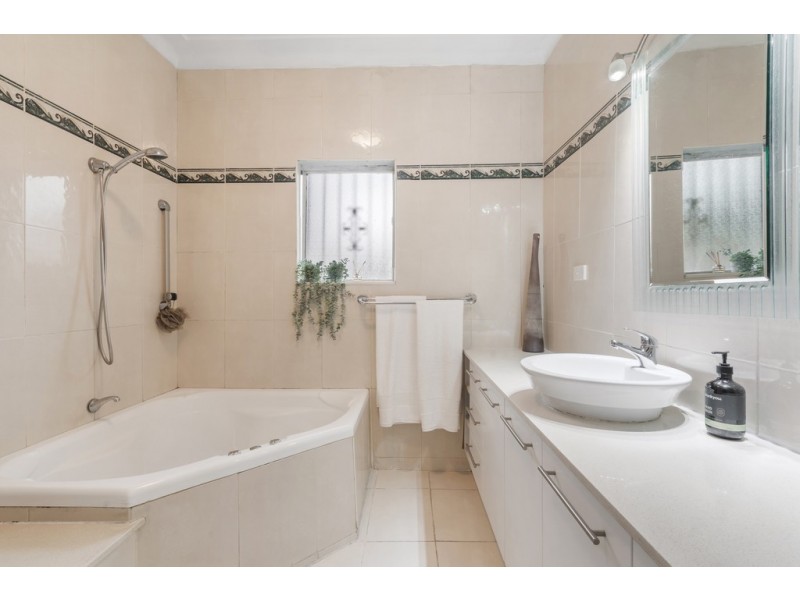 9 Dalmatia Street, Carramar NSW 2163