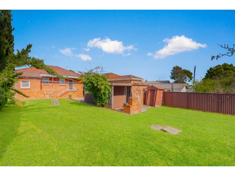 9 Rossiter Street, Smithfield NSW 2164