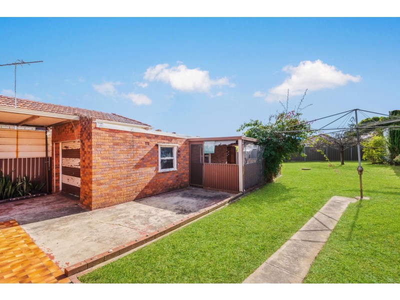 9 Rossiter Street, Smithfield NSW 2164