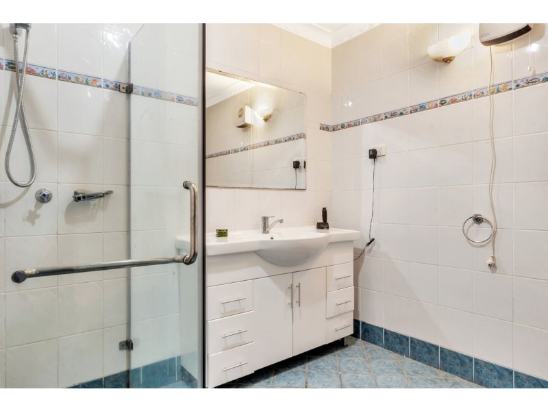 32 Dampier Crescent, Fairfield West NSW 2165