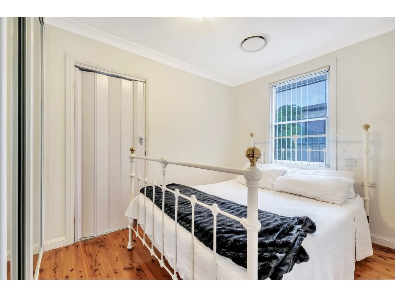 32 Dampier Crescent, Fairfield West NSW 2165