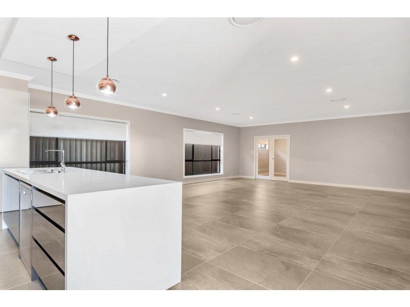 2 Madigan Street, Oran Park NSW 2570