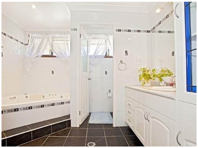 20 Elouera Crescent, Moorebank NSW 2170