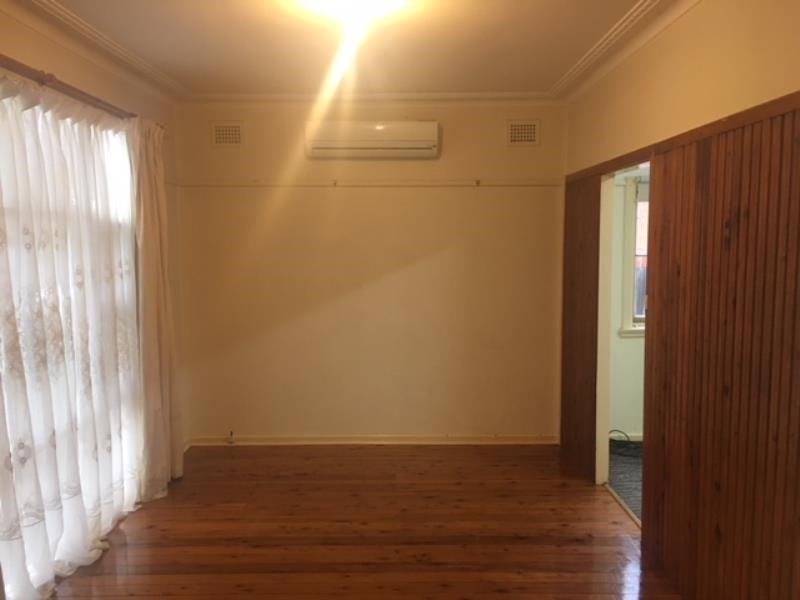 1 English Street, Glenfield NSW 2167