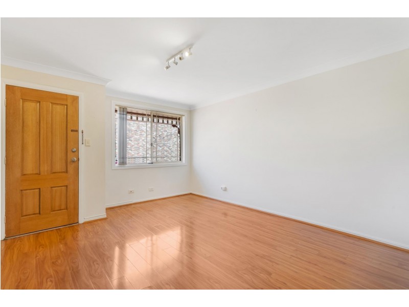8/26 Holland Crescent, Casula NSW 2170