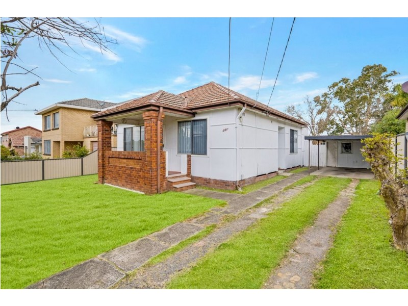 221 Ware Street, Fairfield Heights NSW 2165
