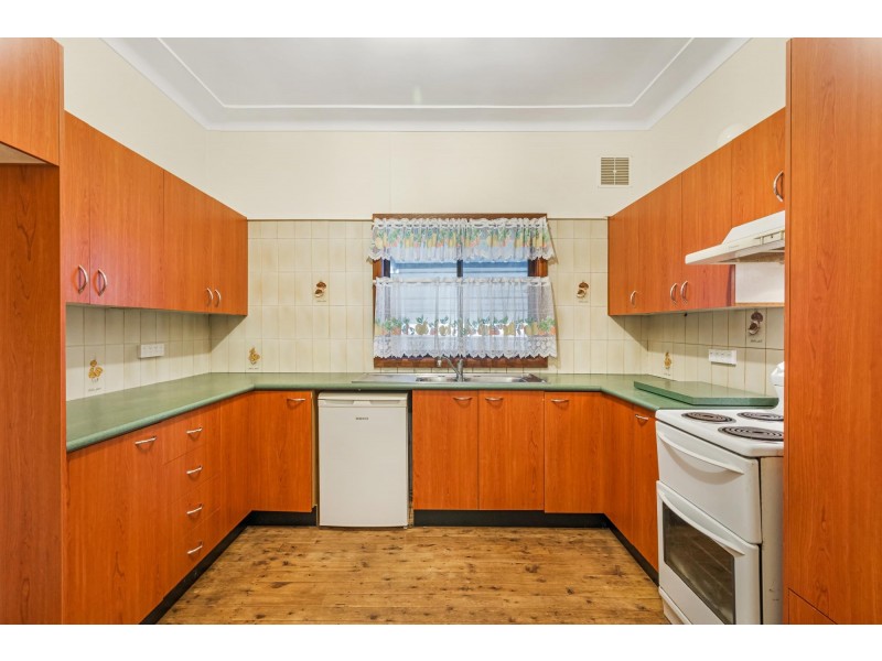 11 Cambewarra Road, Fairfield West NSW 2165