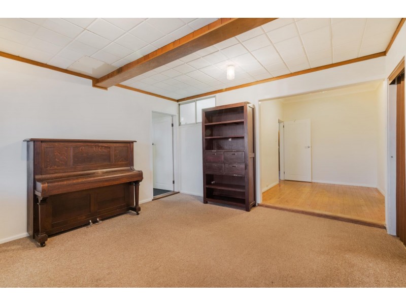 11 Cambewarra Road, Fairfield West NSW 2165