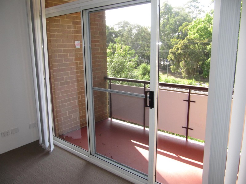 6/127 The Crescent, Fairfield NSW 2165