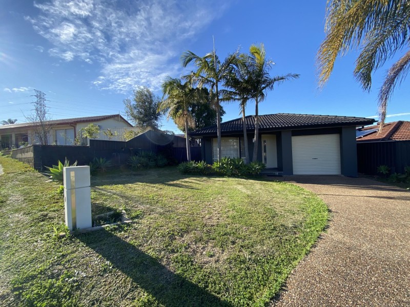 11 Cuthbert Crescent, Edensor Park NSW 2176