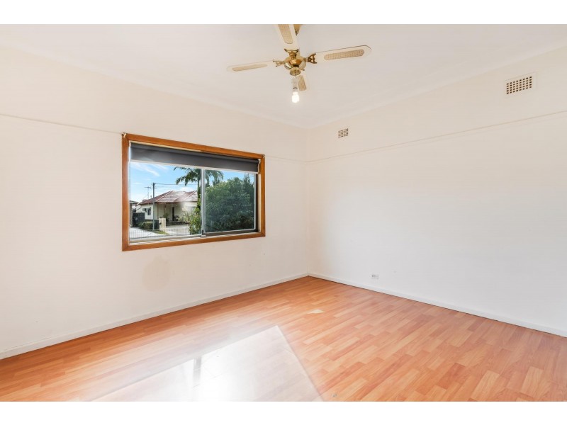 8/8A Ace Avenue, Fairfield NSW 2165
