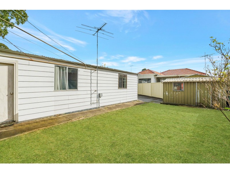 8/8A Ace Avenue, Fairfield NSW 2165