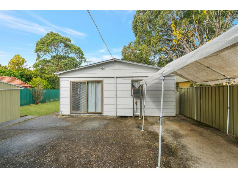 8/8A Ace Avenue, Fairfield NSW 2165
