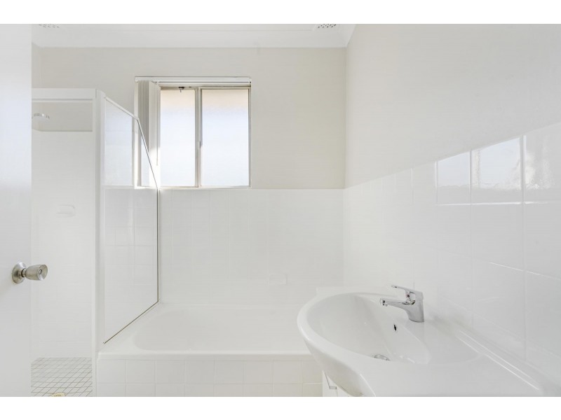 4/32 Paton Street, Merrylands West NSW 2160