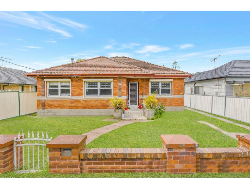 483 The Horsley Drive, Fairfield NSW 2165