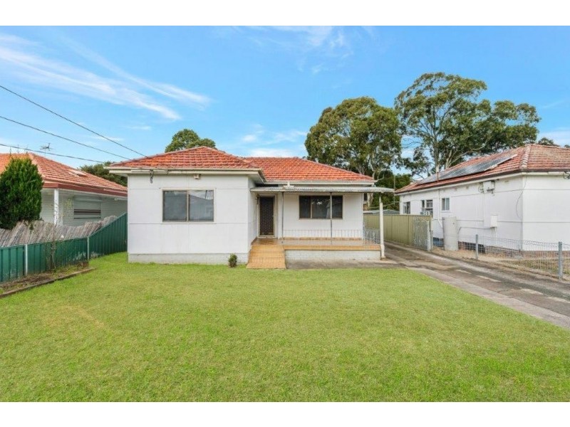 8 Ace Avenue, Fairfield NSW 2165