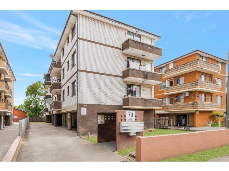 2/79 Harris Street, Fairfield NSW 2165