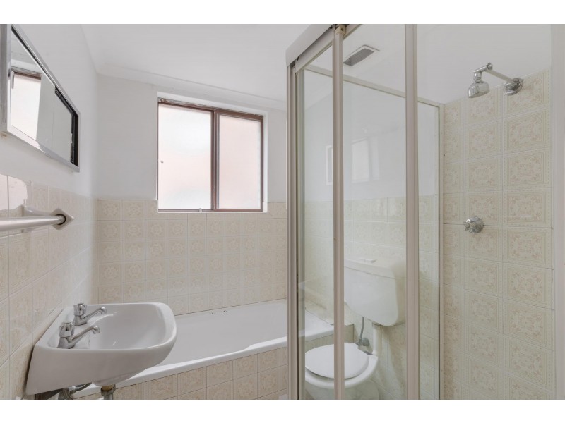 2/79 Harris Street, Fairfield NSW 2165