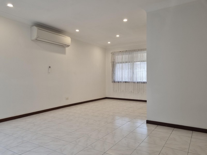 12 Lismore Close, Bossley Park NSW 2176