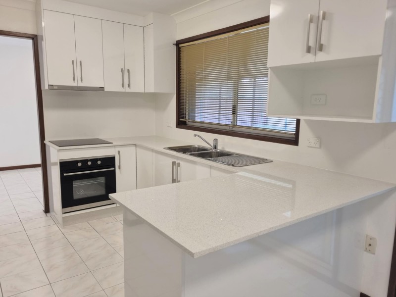 12 Lismore Close, Bossley Park NSW 2176