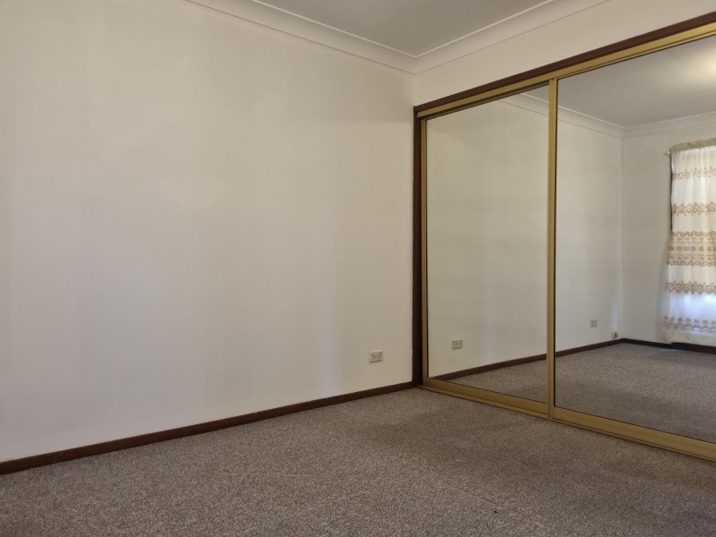 12 Lismore Close, Bossley Park NSW 2176