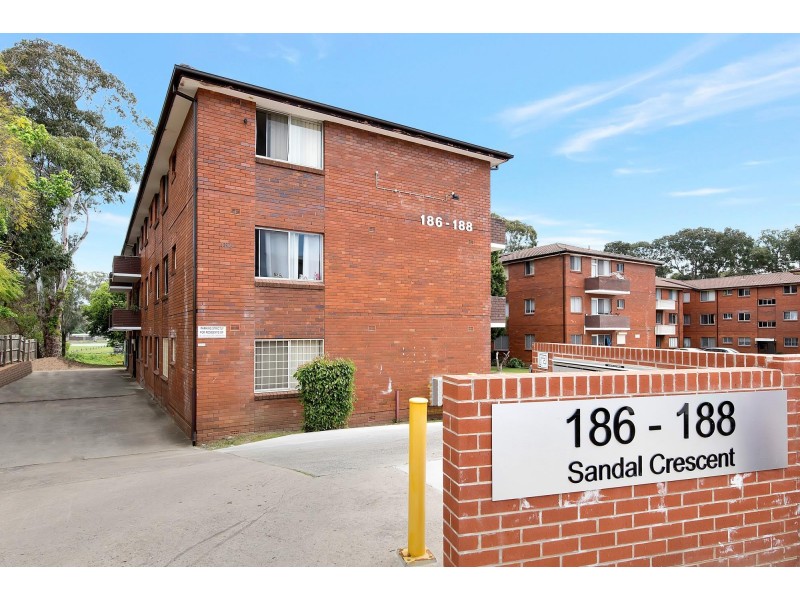 4/186-188 Sandal Crescent, Carramar NSW 2163