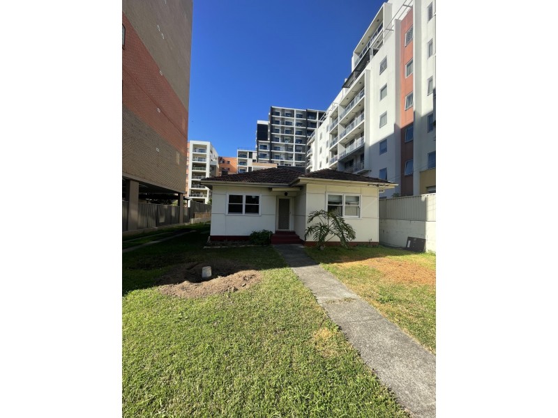 1/10 Bathurst Street, Liverpool NSW 2170