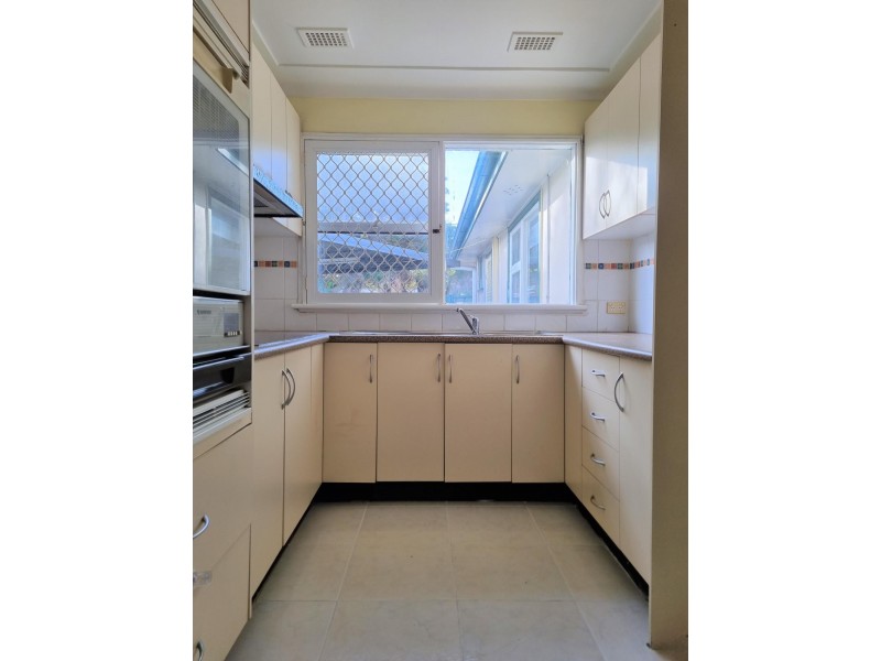 8 Lenton Avenue, Fairfield West NSW 2165