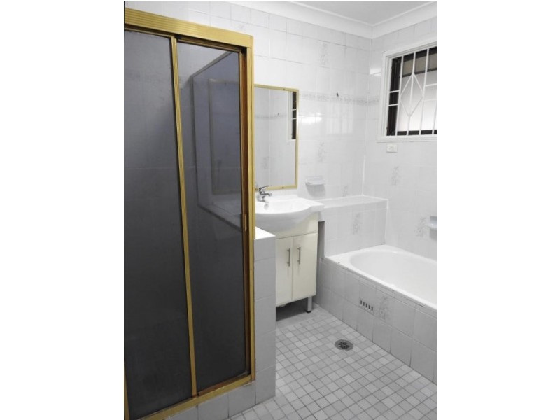 38 Canterbury Road, St Johns Park NSW 2176