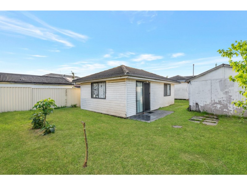 28 Crosby Crescent, Fairfield NSW 2165
