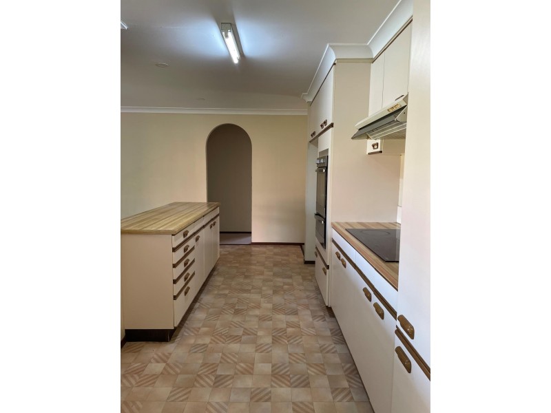 34 Natchez Cres, Greenfield Park NSW 2176