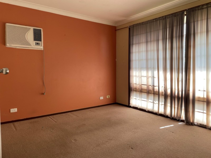 34 Natchez Cres, Greenfield Park NSW 2176