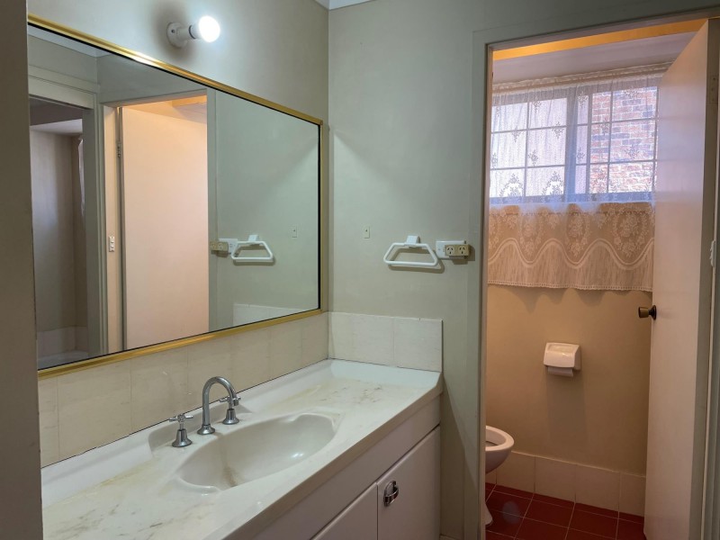 34 Natchez Cres, Greenfield Park NSW 2176