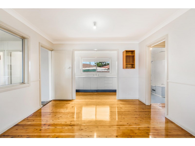 10 Waterloo Place, Glenfield NSW 2167